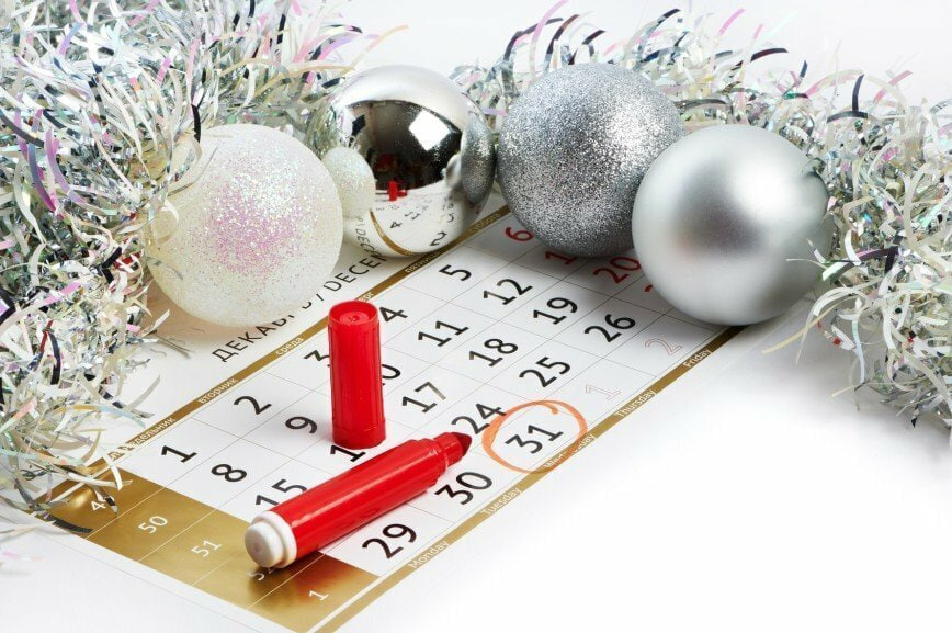 Педагогические работники в преддверии новогодних праздников будут отдыхать 5 дней подряд, а учащиеся - 14 дней подряд