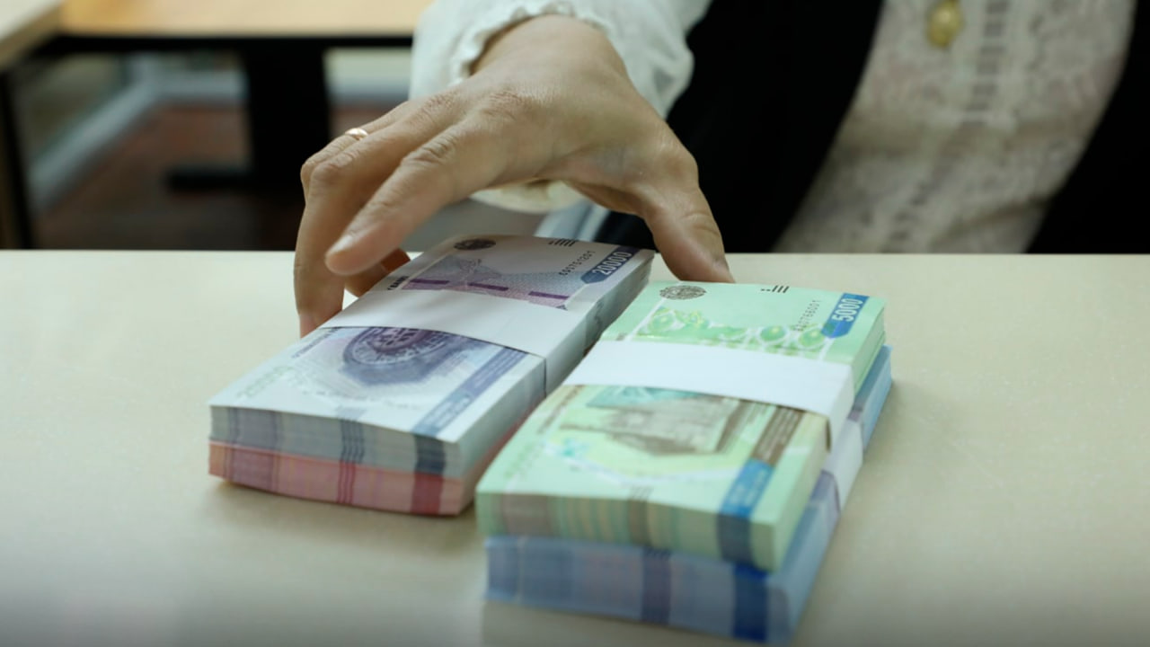 Ta’lim sohasi oylik ish haqi bo‘yicha boshqa sohalardan ortda qolishda davom etmoqda