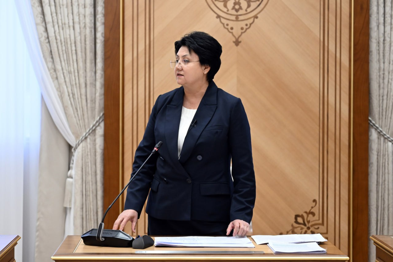 Vazir E’zoza Karimova birinchi marta prezidentga taqdimot qildi