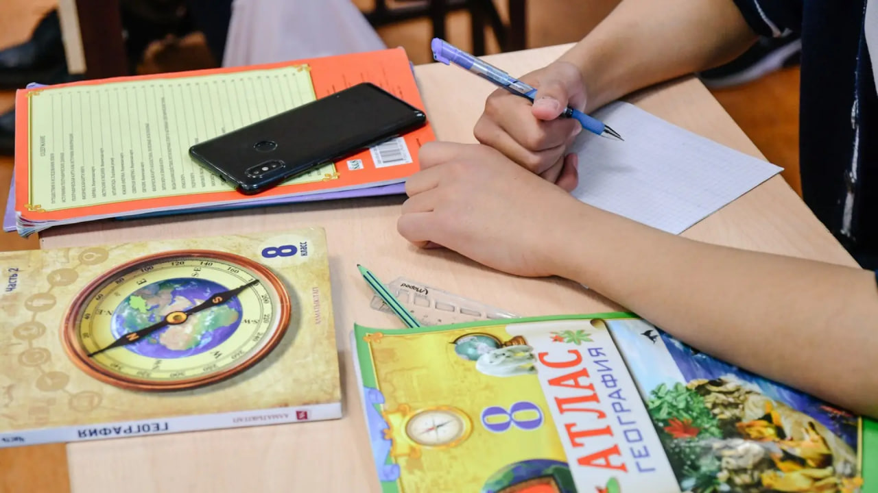 Students are legally prohibited from using smartphones during classes - Kazakhstan