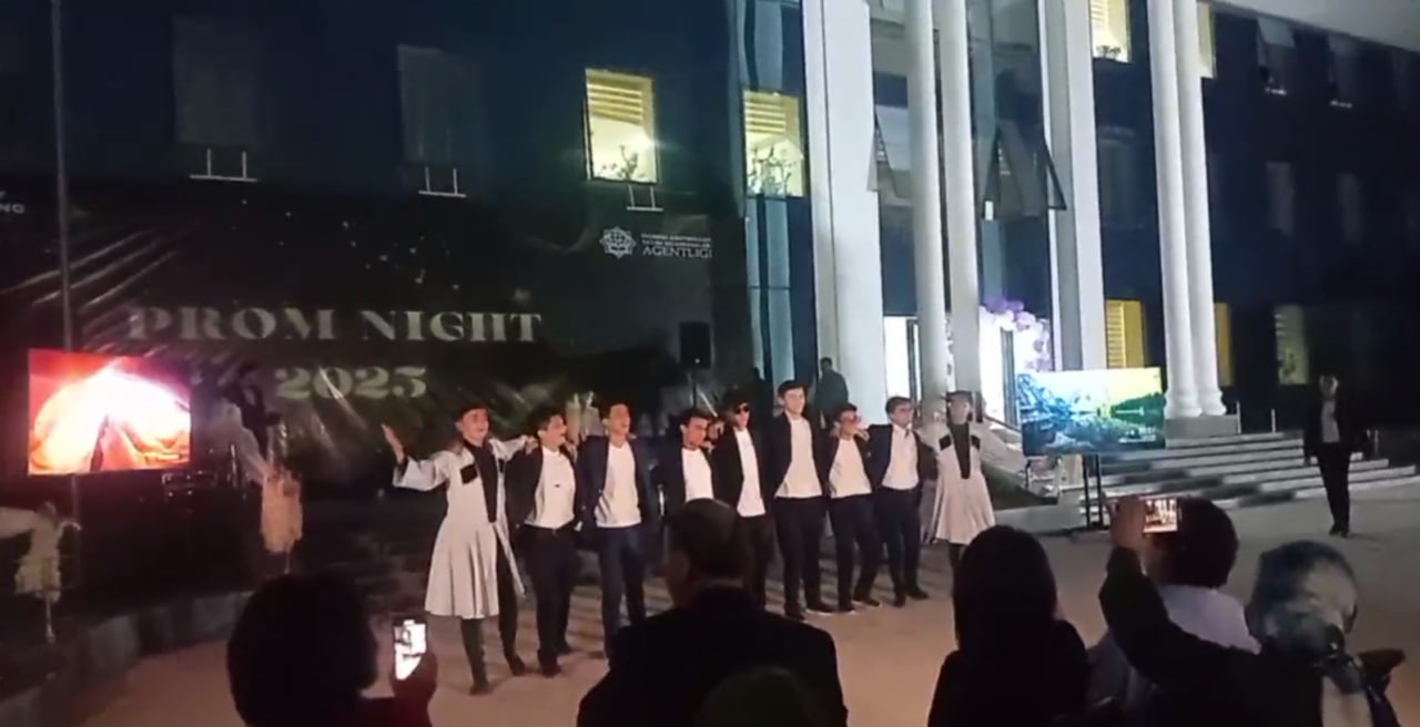 Oddiy maktablarda taqiqlangan “Bitiruv oqshomi” Ixtisoslashtirilgan ta’lim muassasalari agentligi huzuridagi maktablarda o‘tkazilgani aytilmoqda