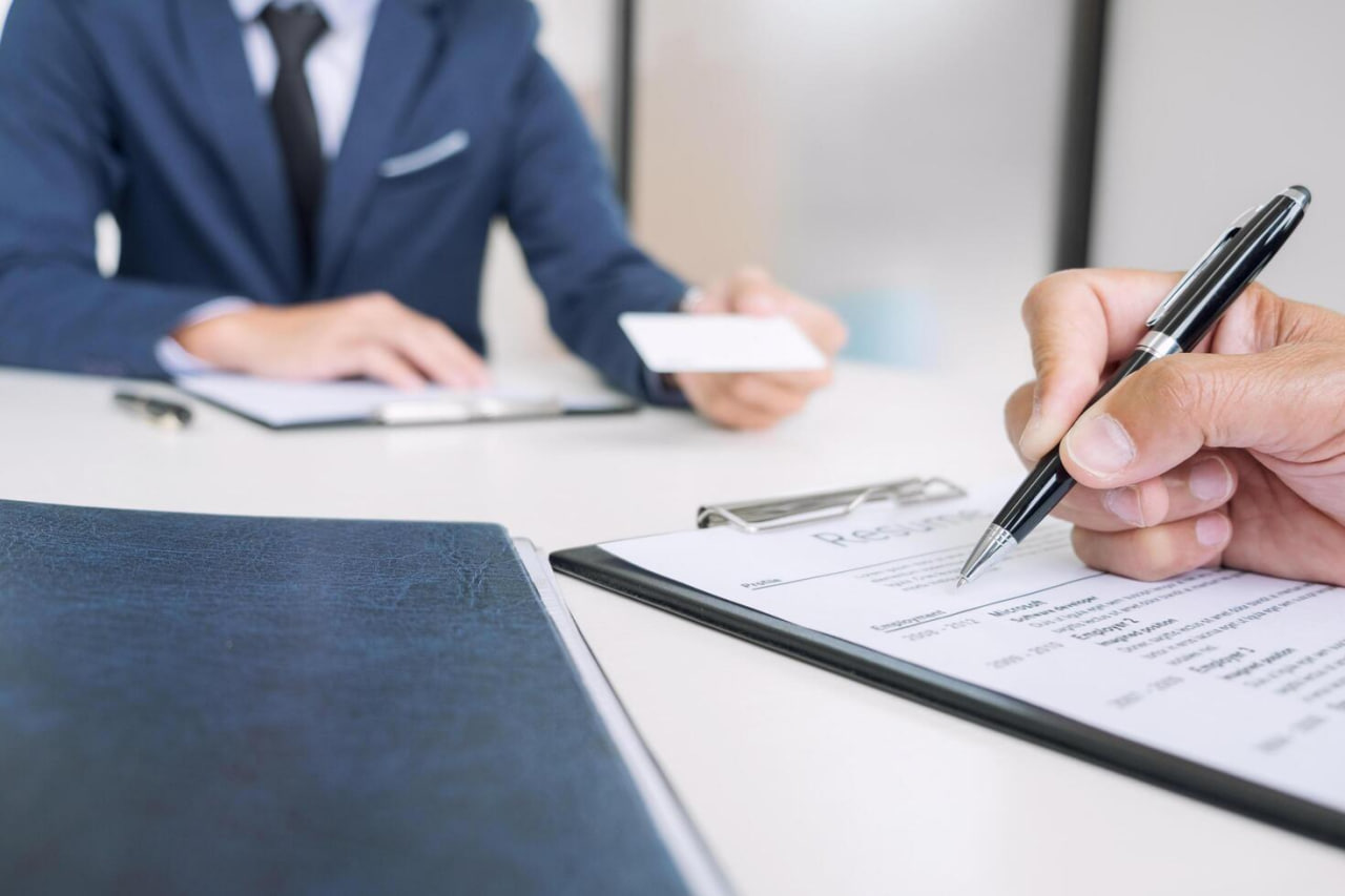 Is it right to hire a new employee before classes are distributed?