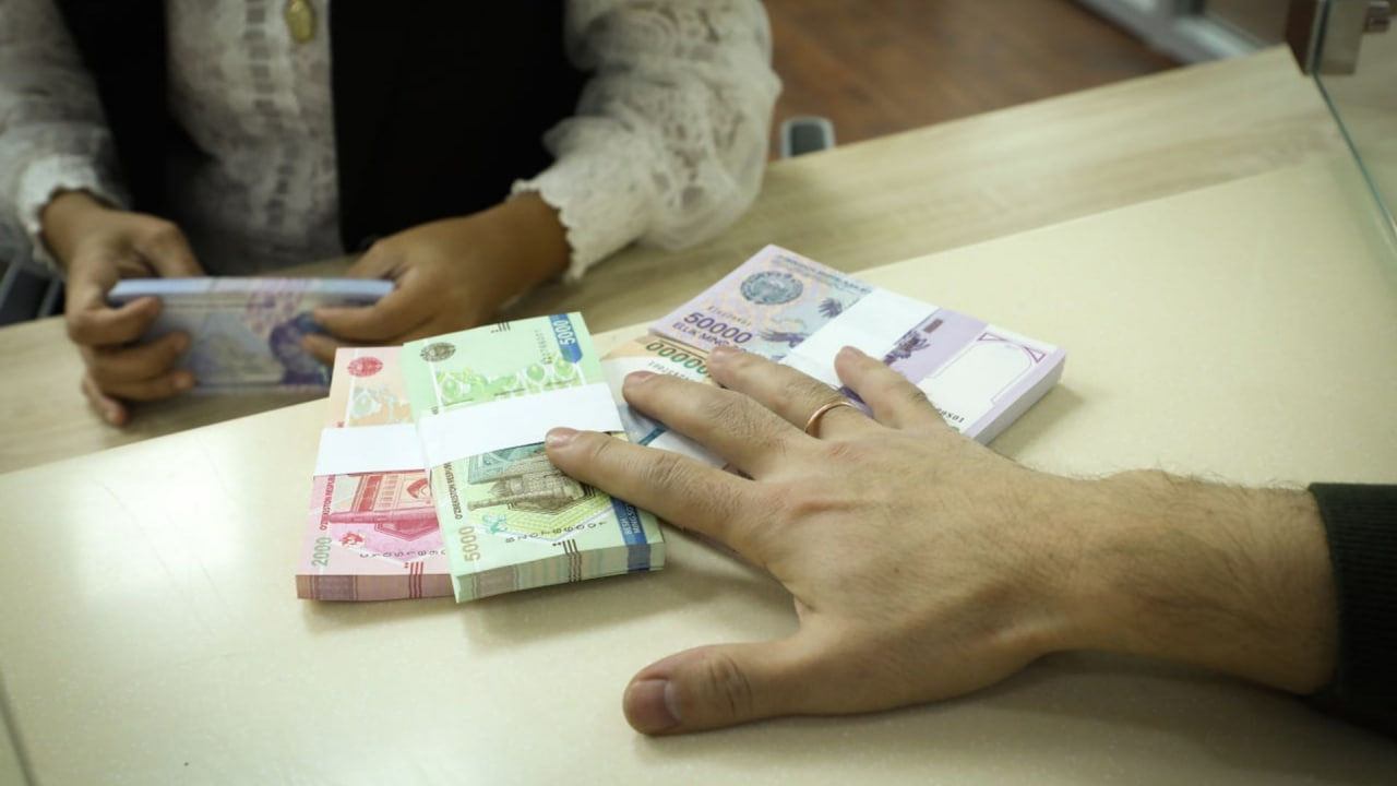 Attestatsiyadan norozi o‘qituvchilar sud uchun yig‘ilgan pullarni xayriya qilib yubordi