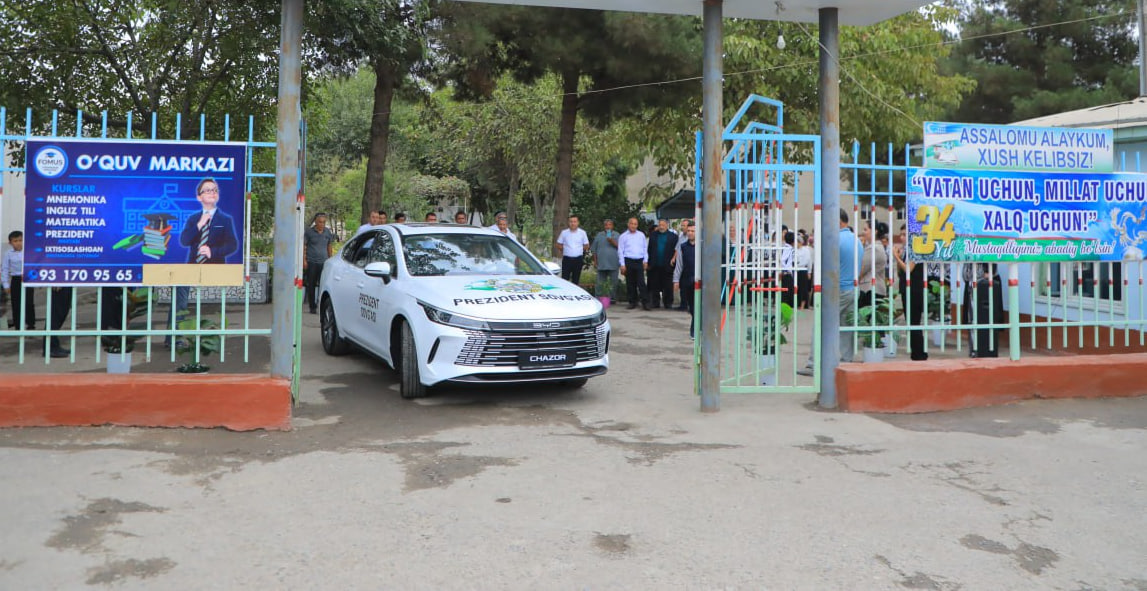 Ayrim maktablar elektromobil bilan, o‘qituvchilar esa xorijga sayohat hamda 1000 AQSh dollar bilan taqdirlanadi