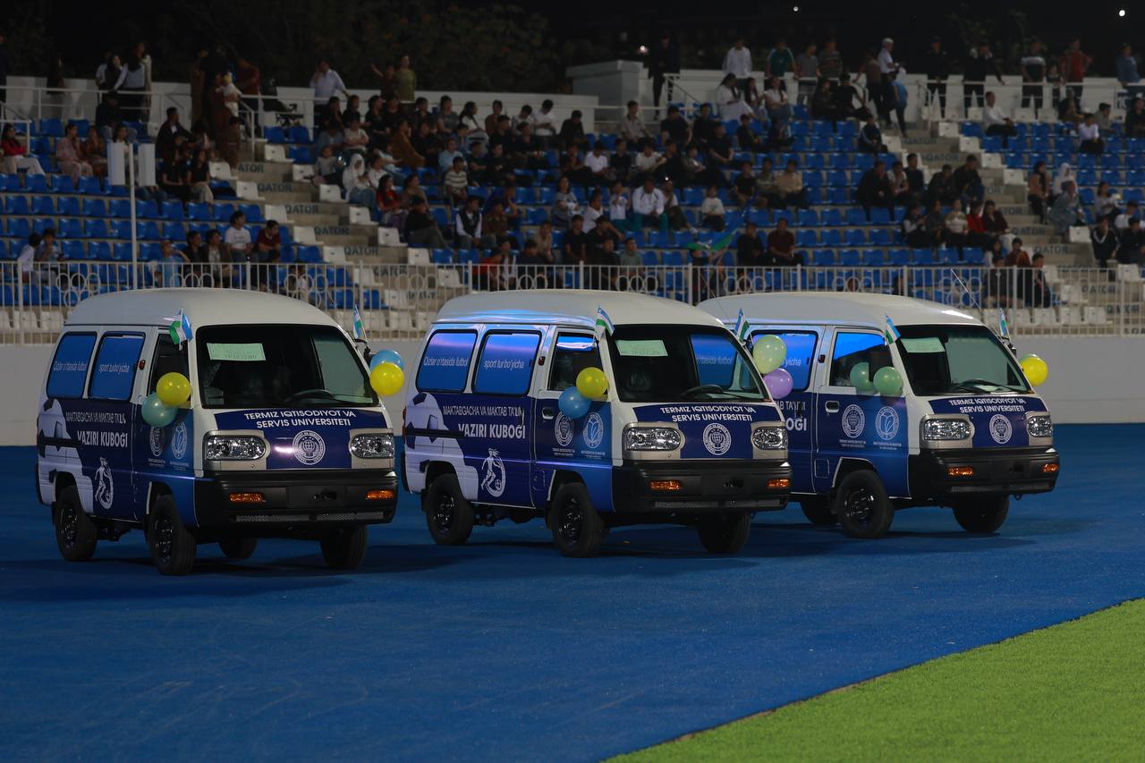 Ученицам-девочкам 3 школ вручены "Дамас" и денежные призы