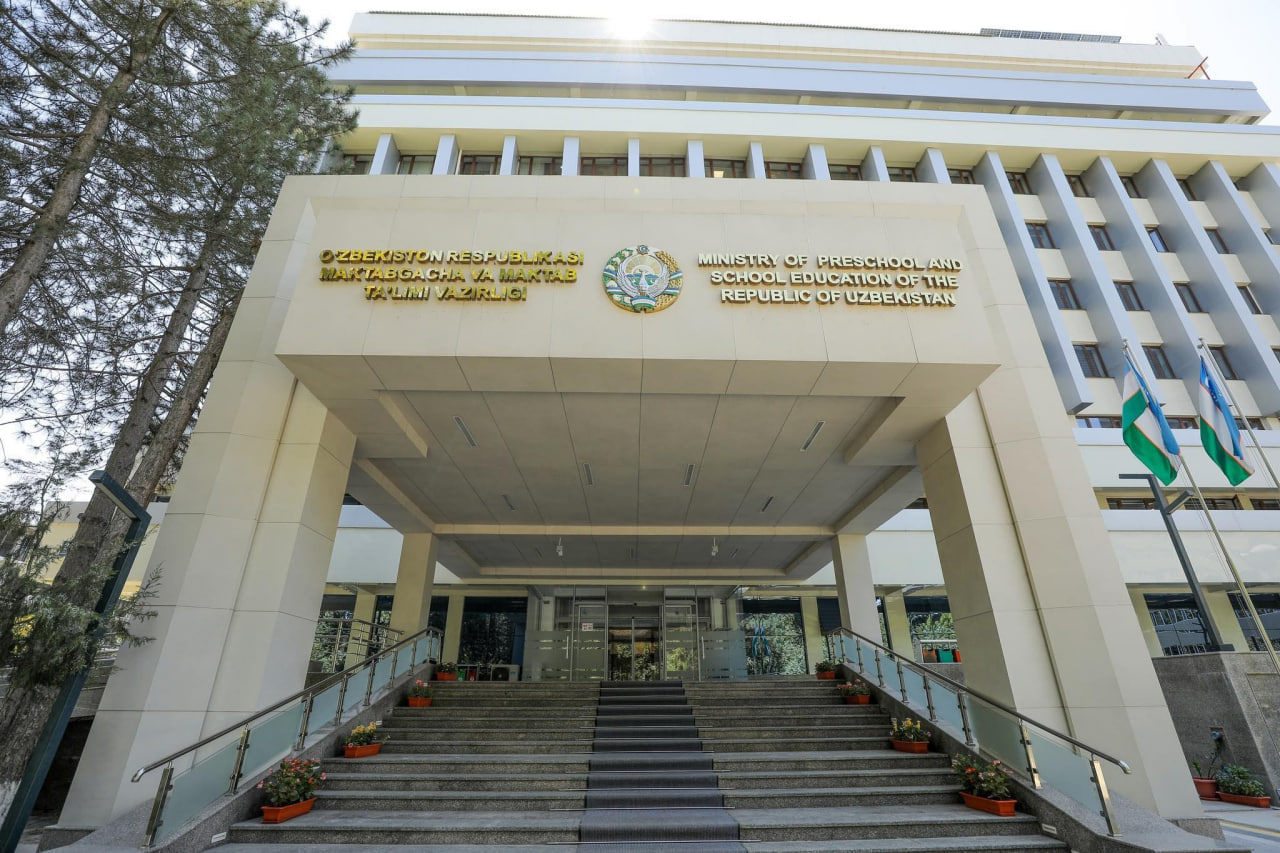 3 yil avval noqonuniy ishdan bo‘shatilgan Maktabgacha va maktab ta’limi vazirligi xodimi qayta ishga tiklandi