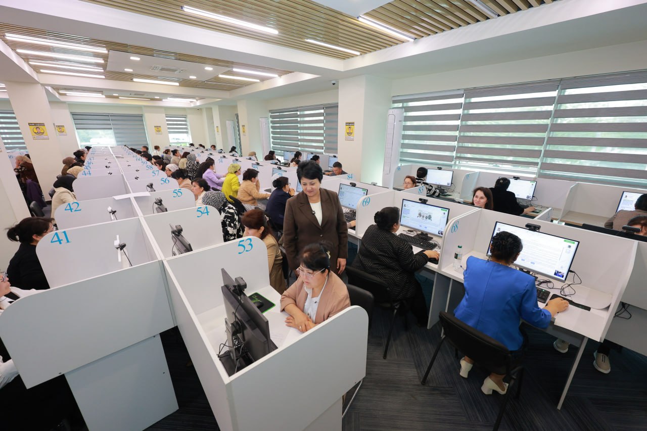 Vazir attestatsiyadan norozi bo‘lgan bir guruh o‘qituvchilarga duch keldi